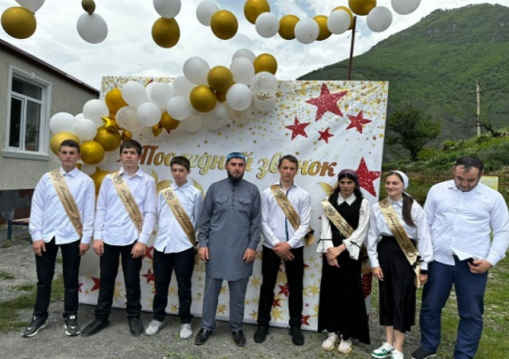 ВЫПУСКНИКИ МБОУ СОШ с. УШКАЛОЙ.